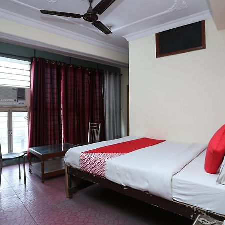 Oyo 39830 Hotel Esquire Мірут Екстер'єр фото