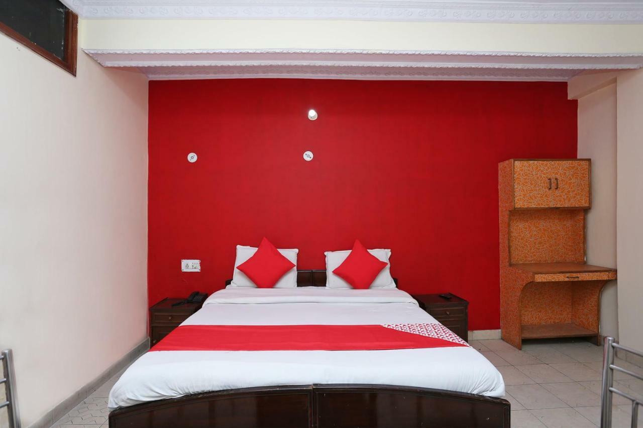 Oyo 39830 Hotel Esquire Мірут Екстер'єр фото